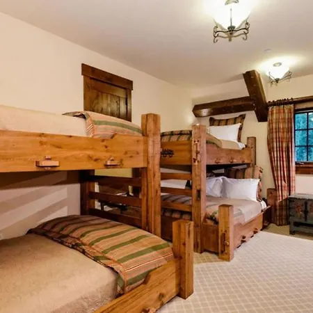 Luxury Chalet Notev & Saunaa * St. Moritz