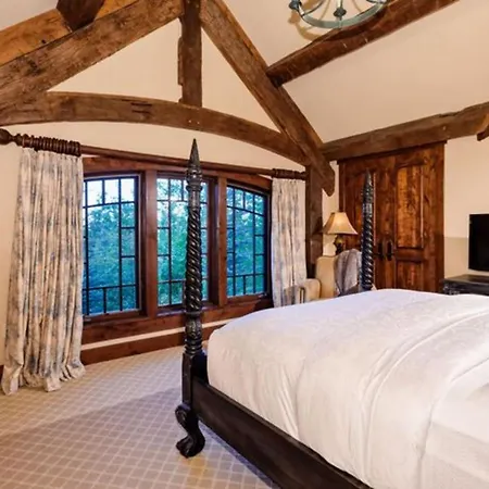 Luxury Chalet Notev & Saunaa