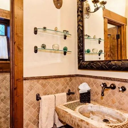 Luxury Chalet Notev & Saunaa Holiday home
