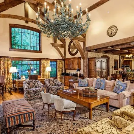 Luxury Chalet Notev & Saunaa Holiday home